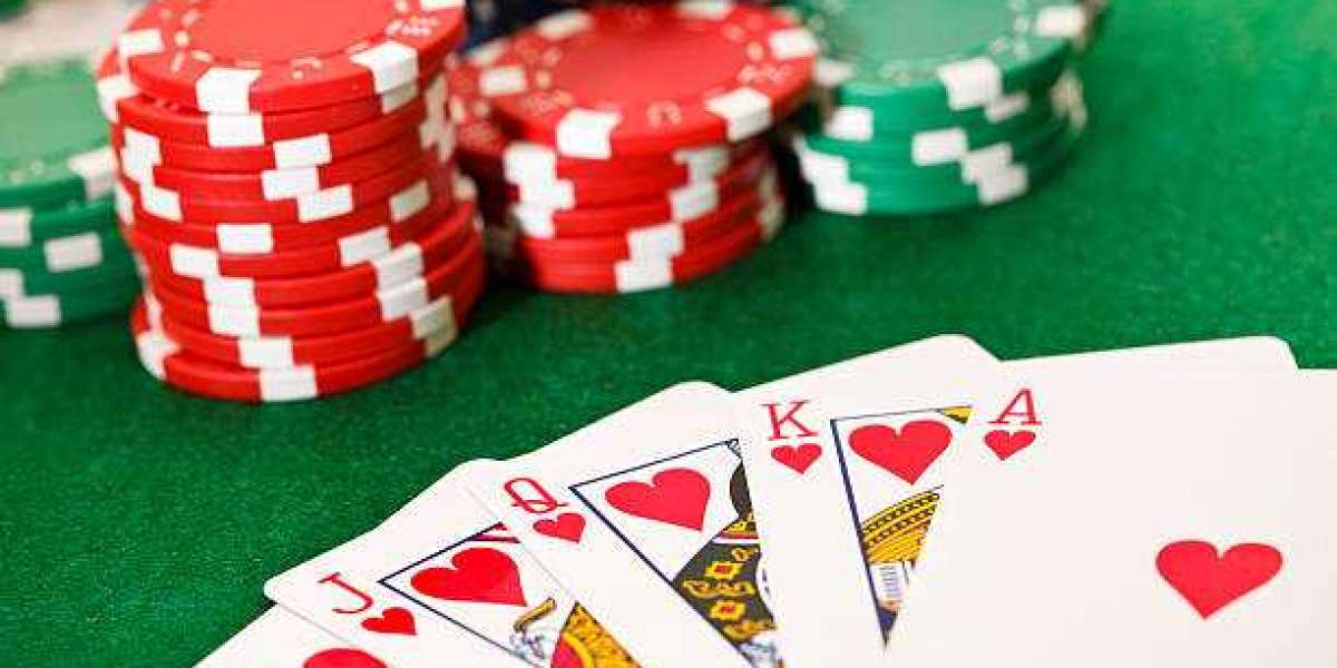 Live Dealer Games vs. Traditional Online Slots: Which Offers a Better Experience?