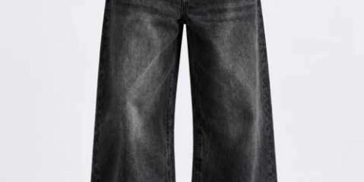 Trendy Streetwear and Everyday Fashion
